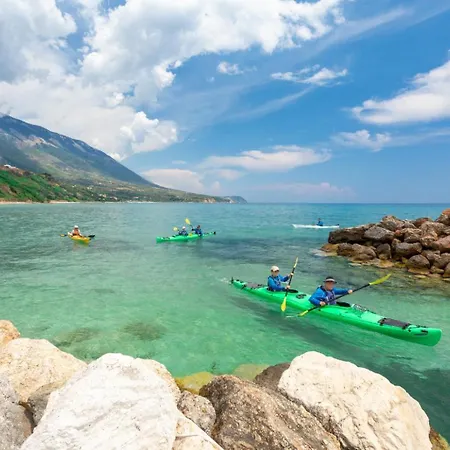 Russa Alekos * Trapezaki (Kefalonia)